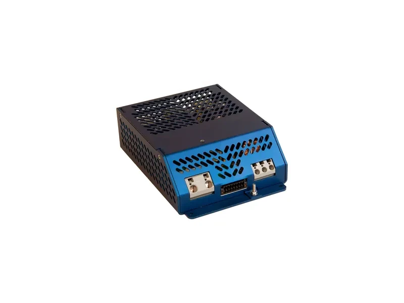 DC/DC-Wandler PWRC650 im blauen Gehäuse mit Lüftungsöffnungen und Push-in-Anschlussklemmen
